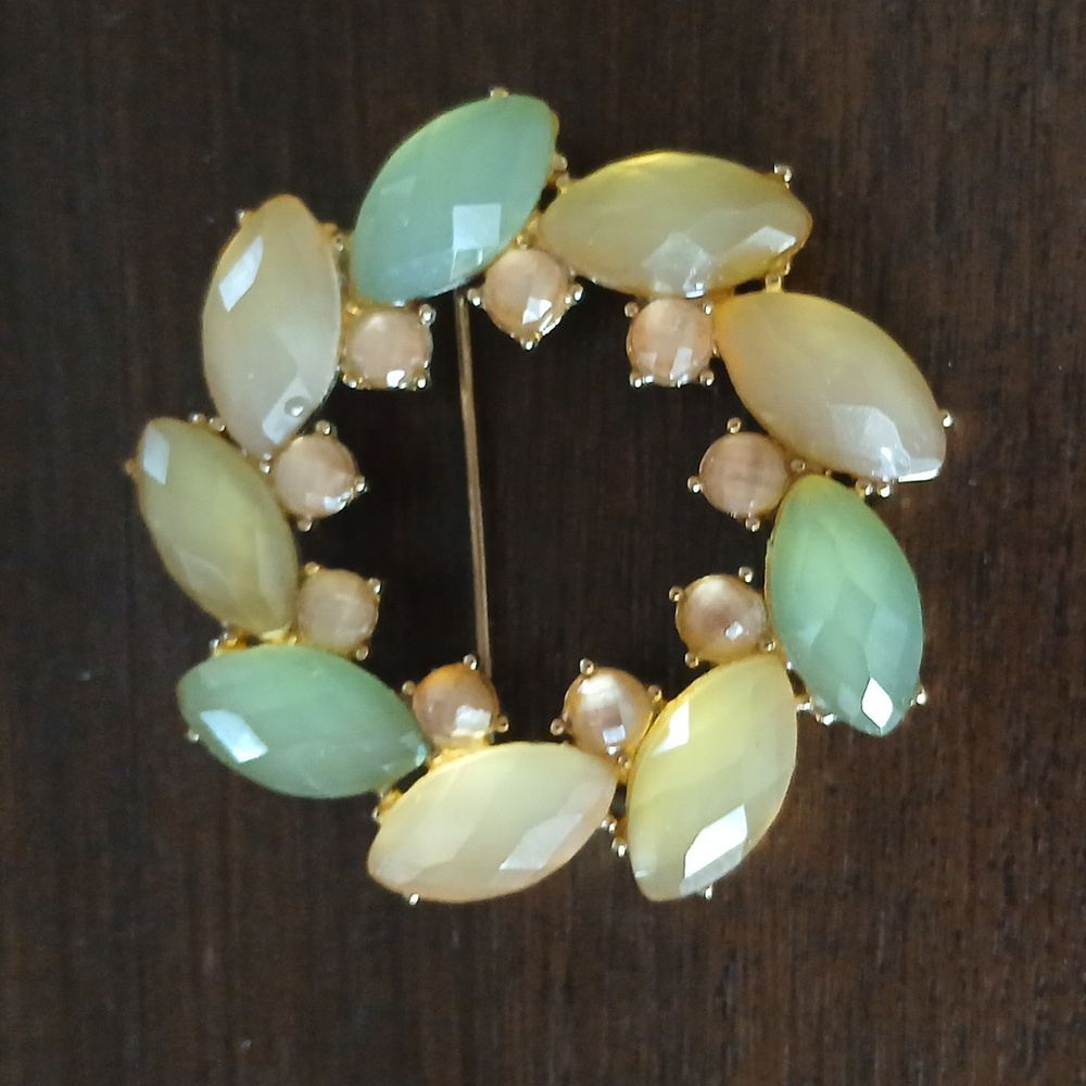 Elegant Multi-Color Brooch Base Metal Gold Tone